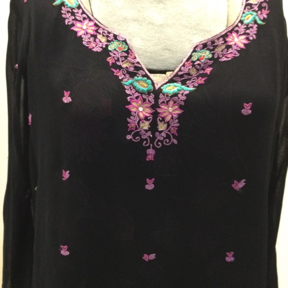 Lovely Feminine Ladies Top - Picture 7 of 7